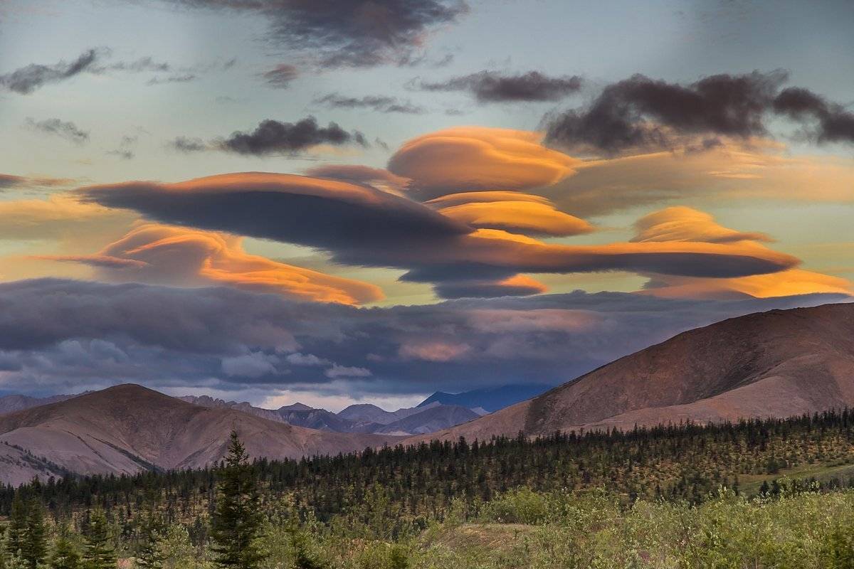 Лентикулярные облака, Селеннях, Усть-янский улус, Уяндина, Хребет черского, Якутия, Кирилл Уютнов