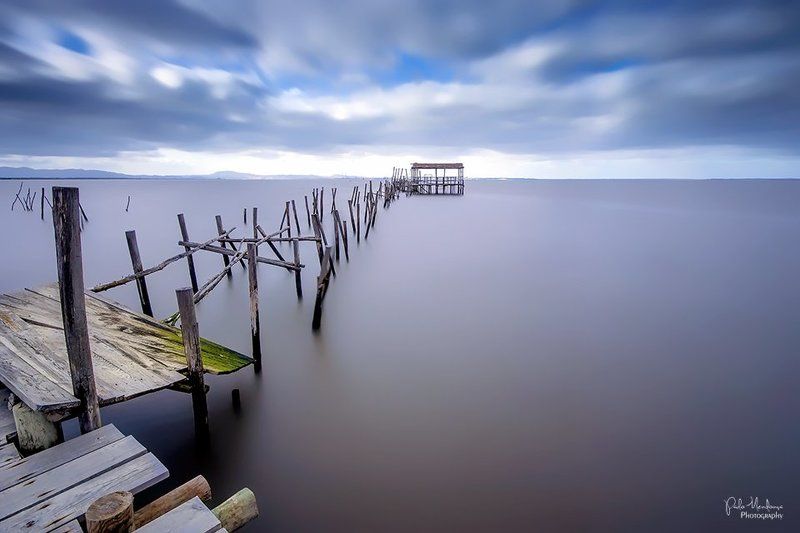 Remains of a pontoon фото превью