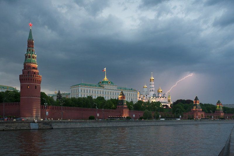 Город, Городской пейзаж, Гроза, Кремль, Молния, Москва, Москва-река, Тучи Гроза над Москвой фото превью