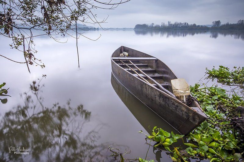 Boat in calm waters фото превью
