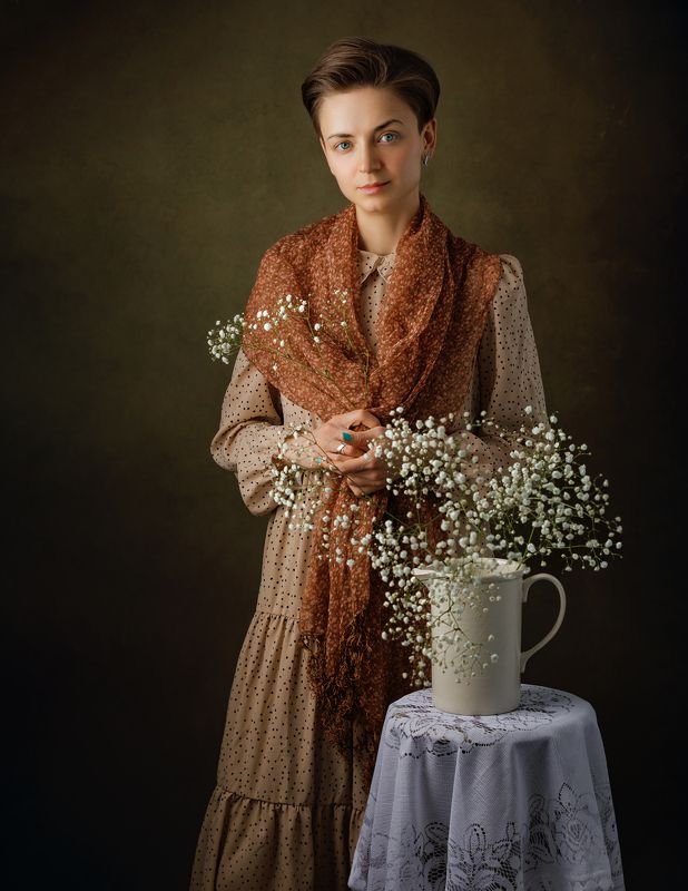 Девушка с цветами фото превью