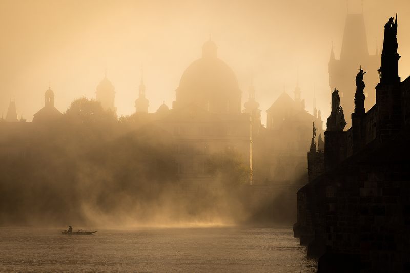 Prague in the fog фото превью