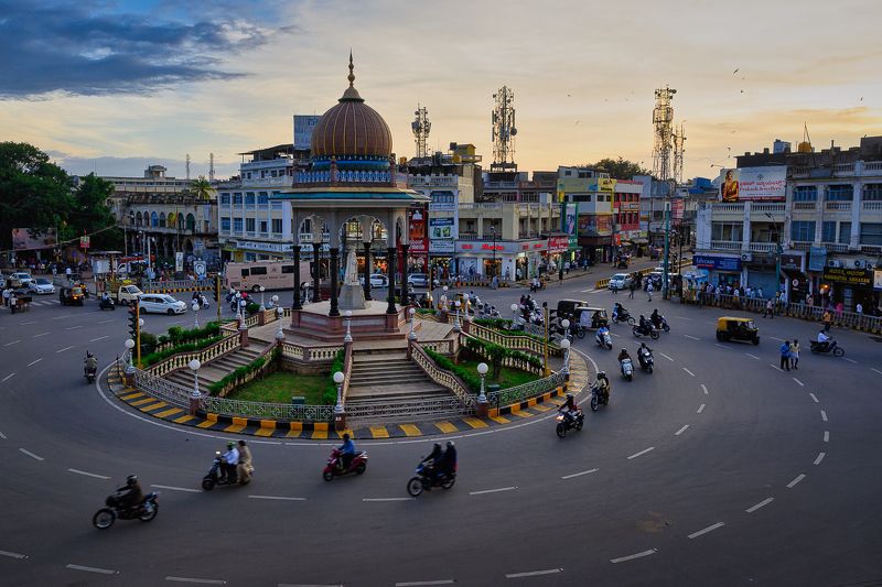 KR Circle in evening фото превью