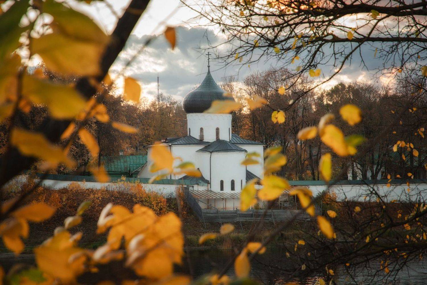 псков, осень, церковь, Майя Афзаал