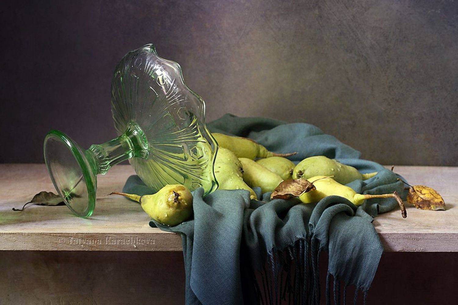 натюрморт, зеленый цвет, груши, зеленое стекло, Tatyana Karachkova
