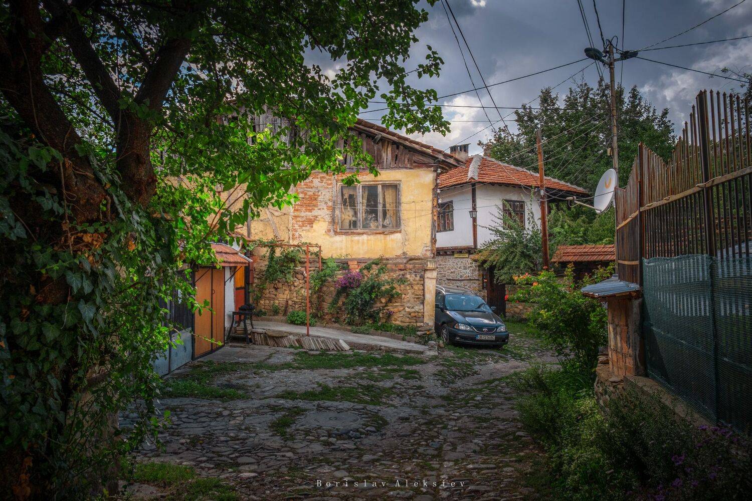 bulgaria,lovech,varosha,travel,green,white,flowers,summer,exterior,building,house, Борислав Алексиев