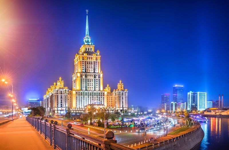 Синяя ночь над гостиницей Украина фото превью