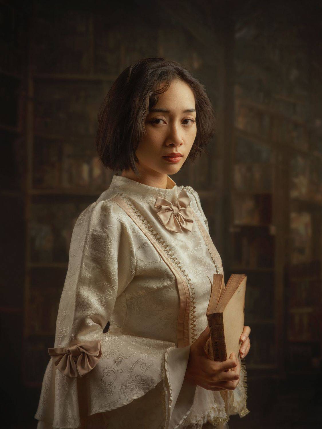portrait, face, mood, asian, vietnamese, vietnam, dress, book, studio, eyes, beauty, Nguyen Hoang Viet
