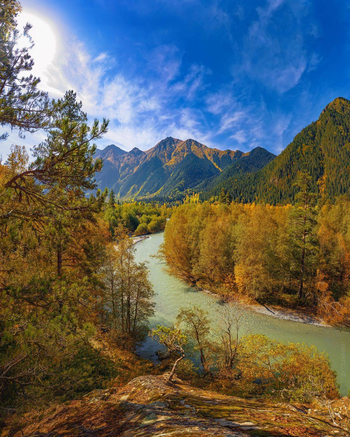 кавказ, архыз, карачаево-черкессия, тебердинский заказник, природа, горы, река, горный, пейзаж, осень, вид, достопримечательность, солнце, солнечный, облака, заповедник, лес, сосны, ели, кизгыч, Сытилин Павел