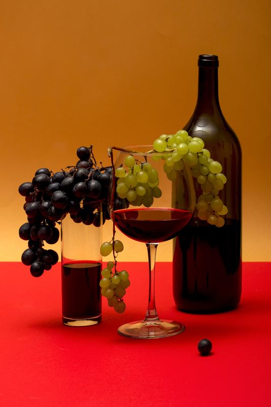 Натюрморт с виноградом и вином фото превью