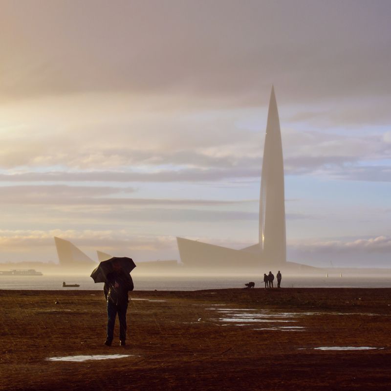 Walking Under the Rain. Прогулка под дождем по побережью фото превью