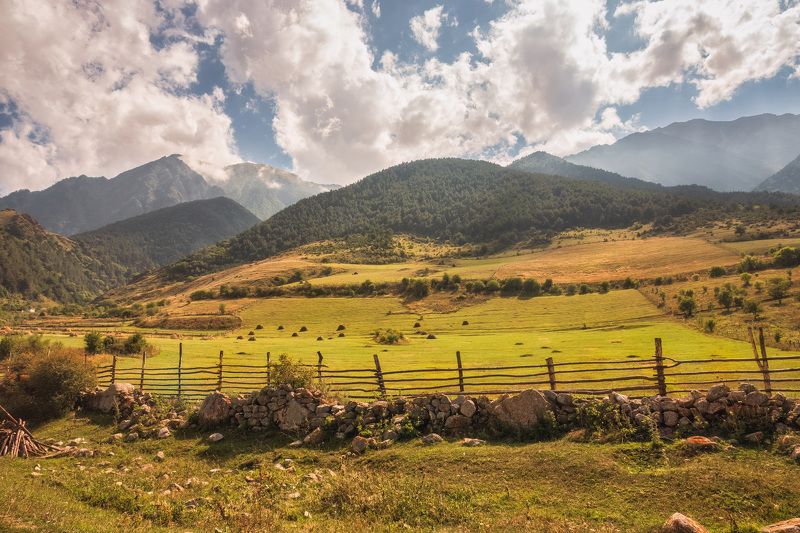 пейзаж, природа, горы, северная осетия-алания, кавказ Вид за ограждением фото превью