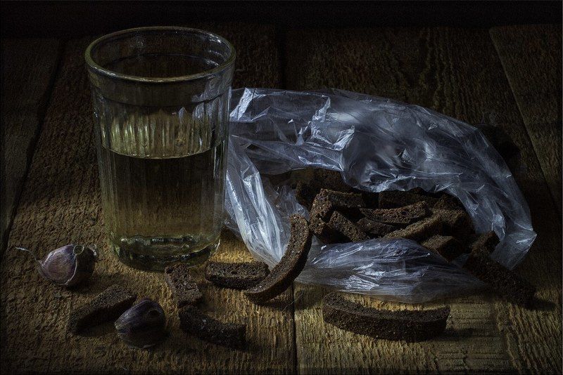 Сухари и вода фото превью