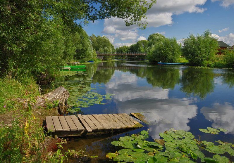 Река с облаками фото превью