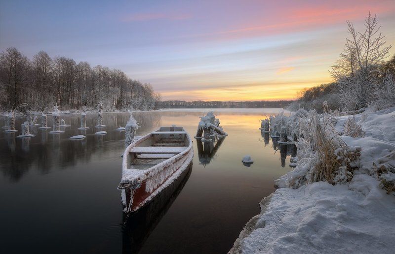 Про лодку, озеро и январский рассвет фото превью