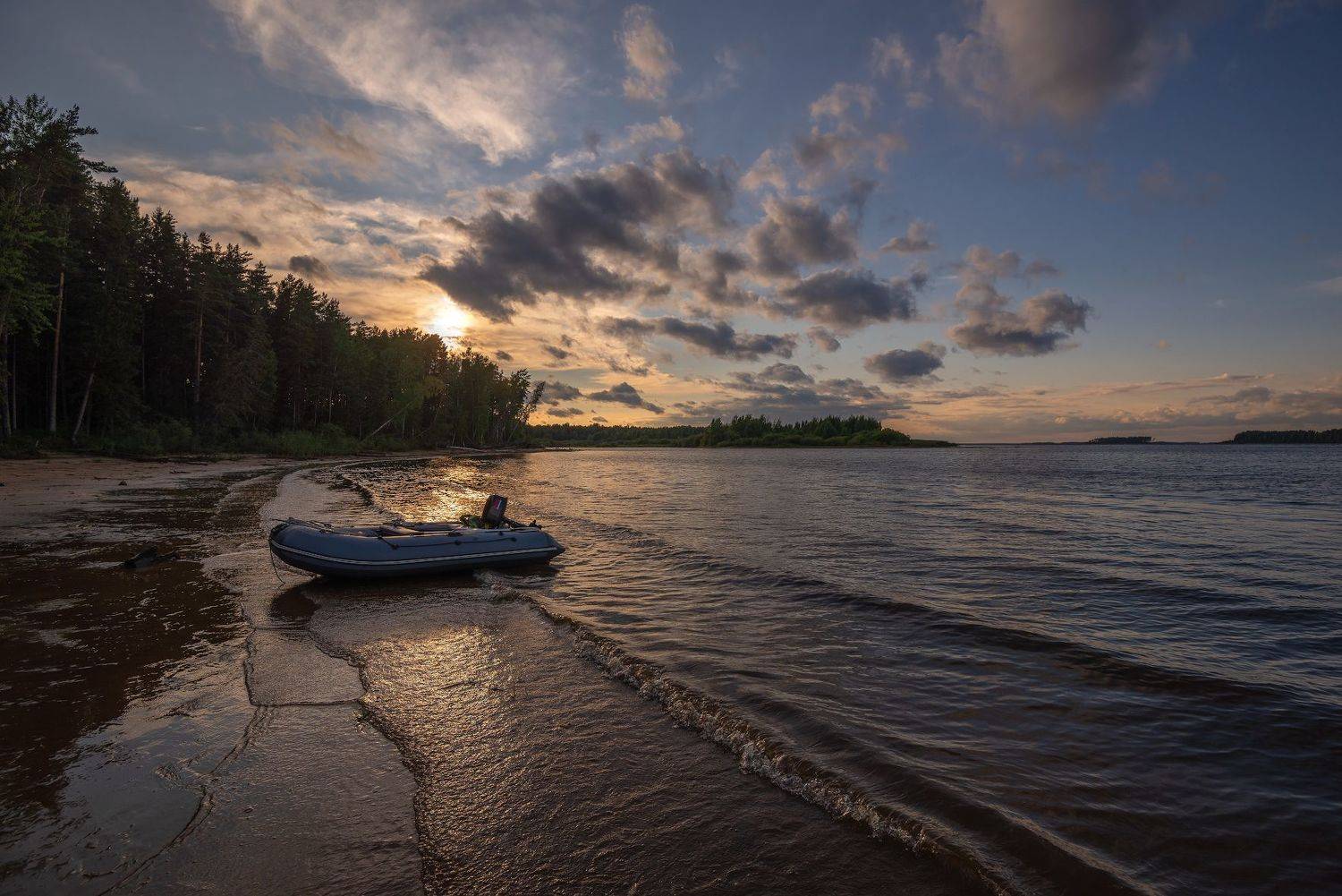вечер, берег, озеро, лес, закат, лодка, Сергей Аникин