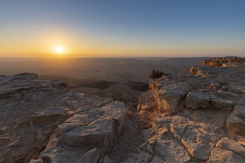sunrise in desert фото превью