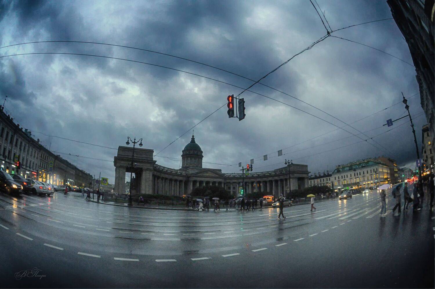 площадь собор люди дождь, Вера Петри