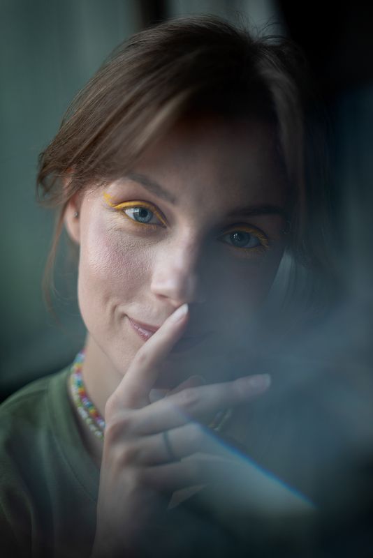 портрет, портретная фотография, женский портрет, студийный свет, фотосессия, цвет, макияж Алиса фото превью
