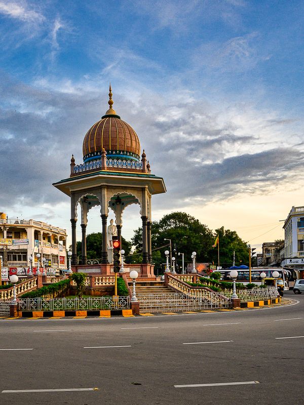 KR Circle in evening фото превью