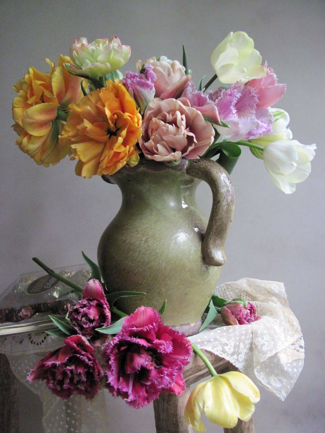 цветы, букет, тюльпаны, кувшин, салфетка, кофеты, Наталия Тихомирова