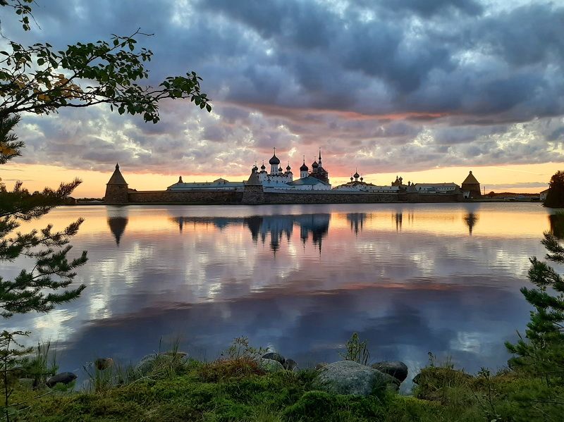 Соловецкий монастырь. Закатное. фото превью