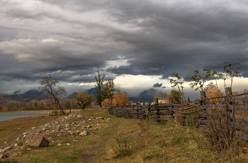 На берегу Зун-Мурино (правый приток Иркута)