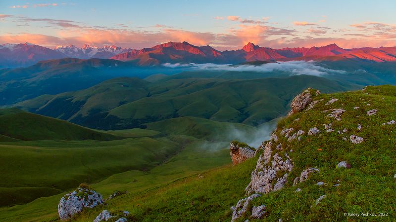 рассвет, утро в горах, пастбища, пастбищные хребты, кабардино-балкария, центральный кавказ 2 мгновения горного утра фото превью