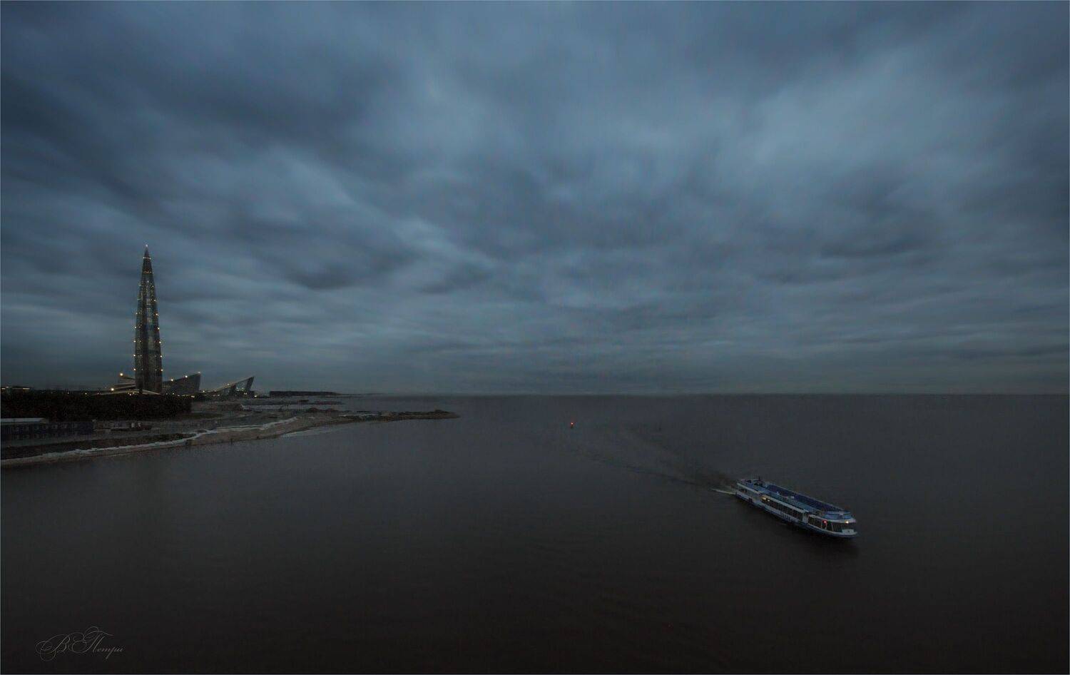 море высотка катер огни сумерки, Вера Петри