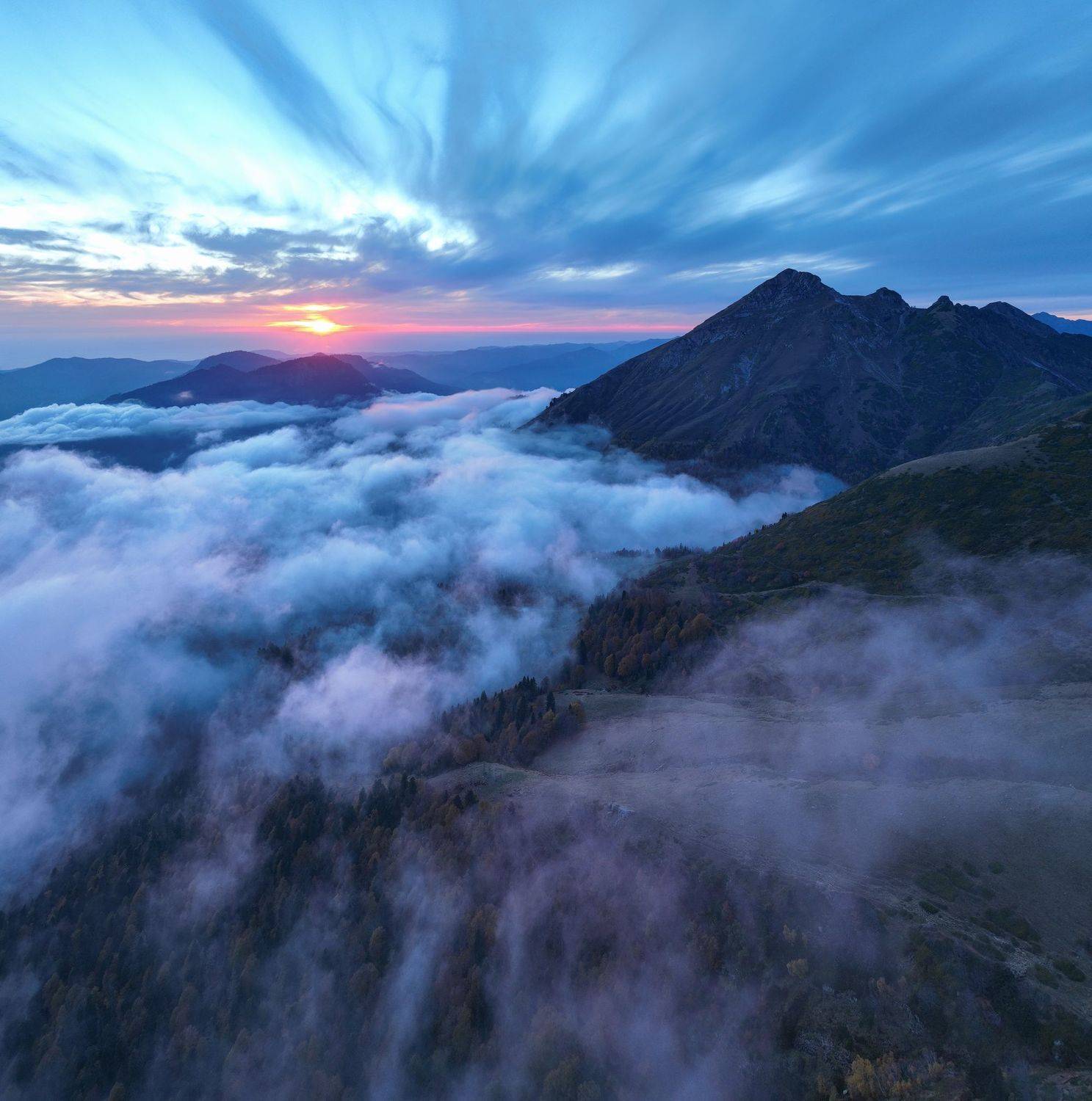 россия, закат, вечер, осень, октябрь, горы, горный хребет, тучи, пик, аибга, Виктор Зайцев