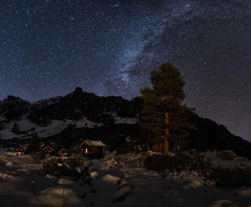 Starry snowy night фото превью