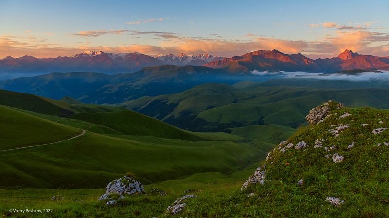 рассвет, утро в горах, пастбища, пастбищные хребты, кабардино-балкария, центральный кавказ Pro динамику горного утра фото превью