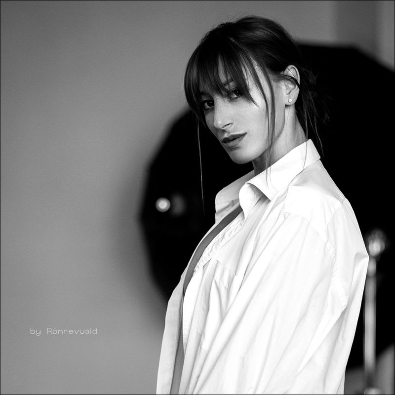 girl,woman,eyes,beauty,portrait,fashion,light,девушка,портрет,москва,свет, глаза,bw,blackandwhite,black&white,чб,чернобелое  фото превью