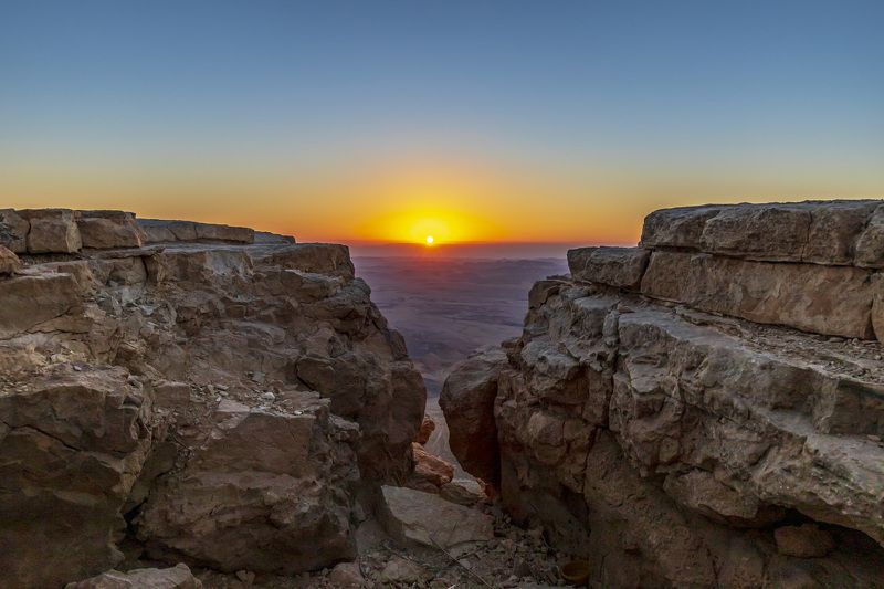 sunrise in desert фото превью