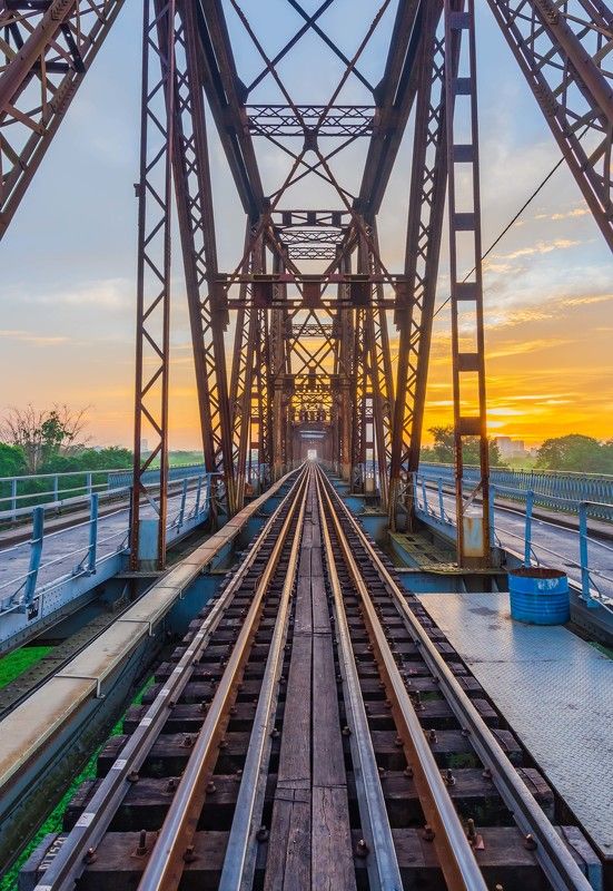 Sunrise of Long Bien Bridge фото превью