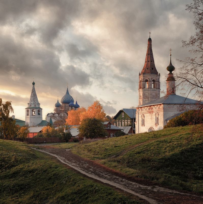 пейзаж, город, архитектура, осень, храм, свет, цвет, александр никитинский Городок провинциальный... фото превью
