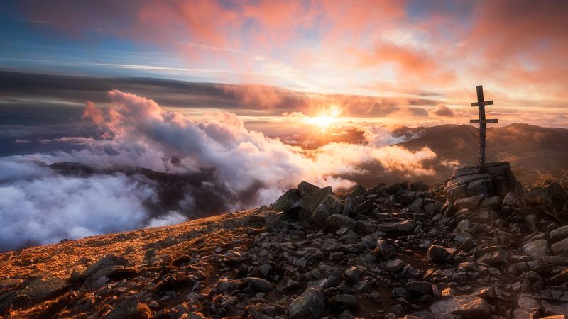 The last light over the mountains фото превью