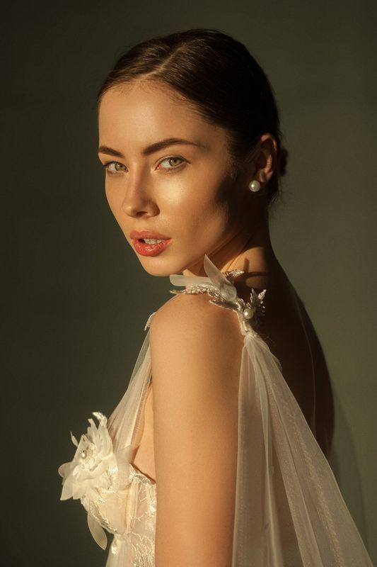 портрет женский --- фото превью