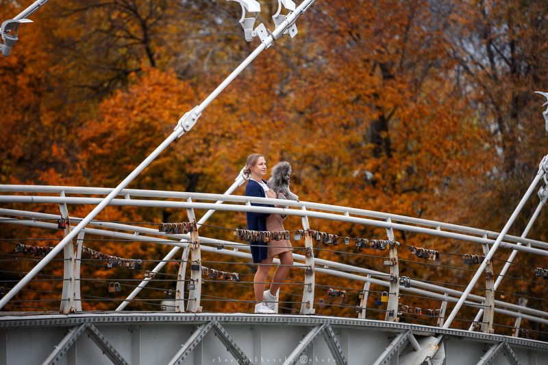 животные семейное фото фотопрогулка фото с собакой На мосту фото превью