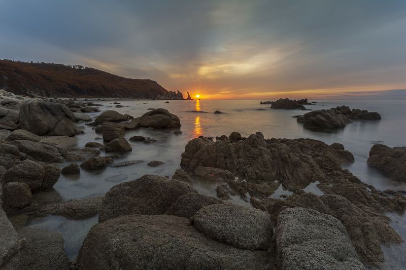 Море, рассвет, камни  фото превью