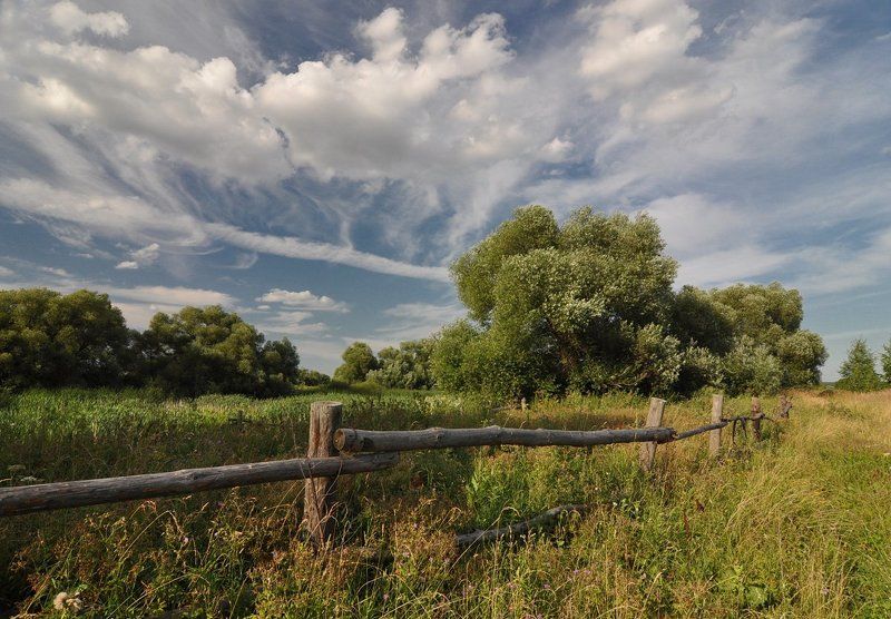 И снова за околицей гуляют облака фото превью