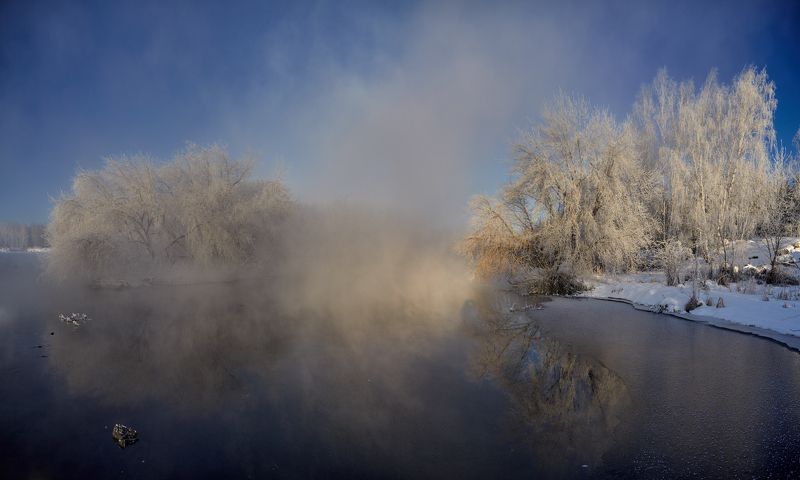 река иней туман вода небо деревья кусты берёзы лёд Морозные призраки тихой реки фото превью