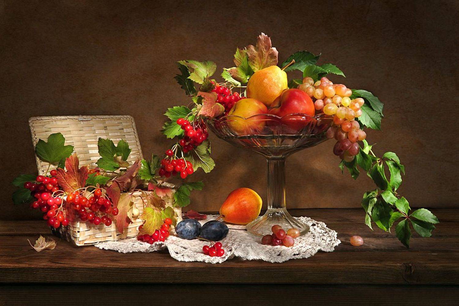 натюрморт,калина,яблоки,сливы,груши,салфетка,виноград,ваза,осень, Алла Шевченко