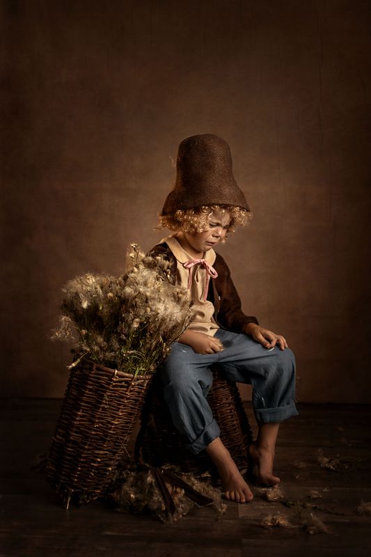 дети, детская фотография, студийная фотография, портрет, постановочная фотография Грустный мальчик фото превью