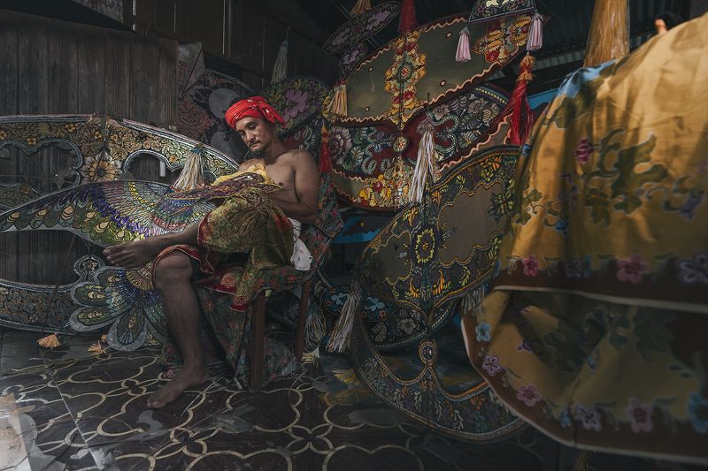 Traditional kite master! фото превью