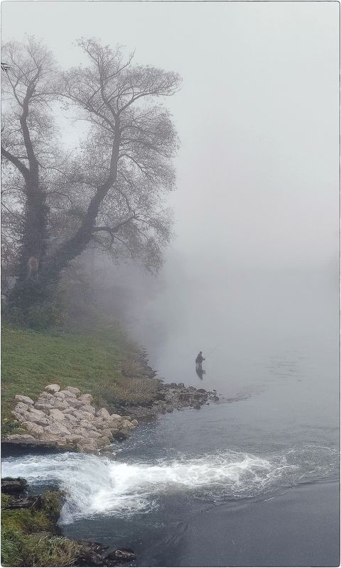 Рыбачок в тумане фото превью