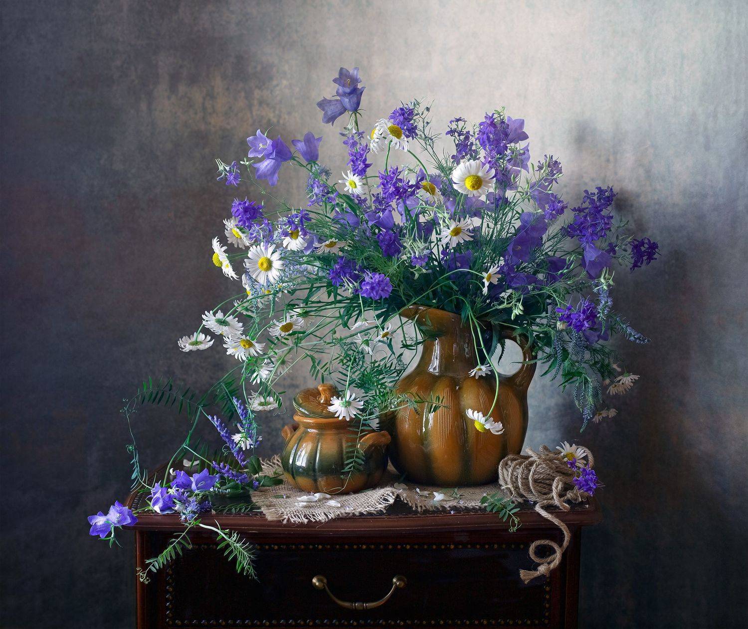 миламиронова, фотонатюрморт, stilllife, лето, натюрмортсцветами, букет, цветылуговые, цветы, ромашки, колокольчики, Миронова Мила