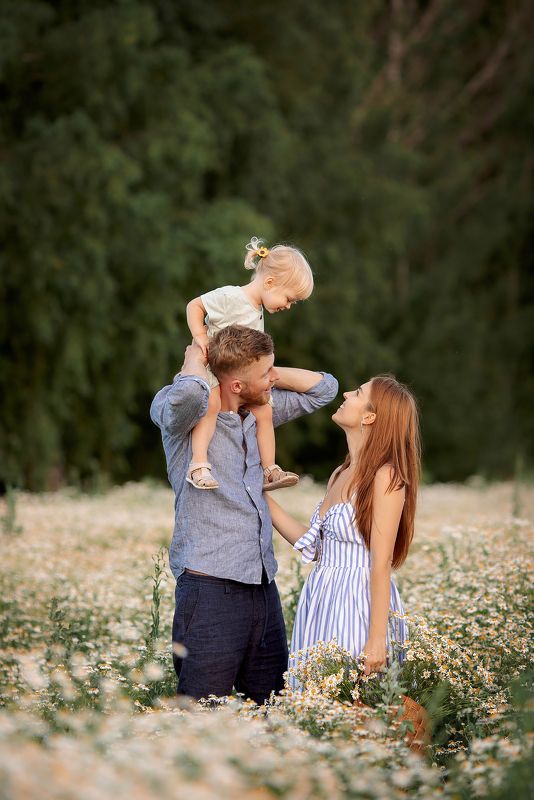 Ромашки, семейная фотосъемка, дети Лето в ромашках фото превью