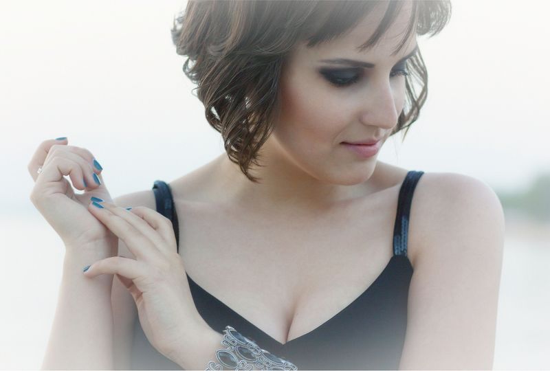 портрет, девушка, женский портрет, закат, крупный план В лучах уходящего солнца фото превью