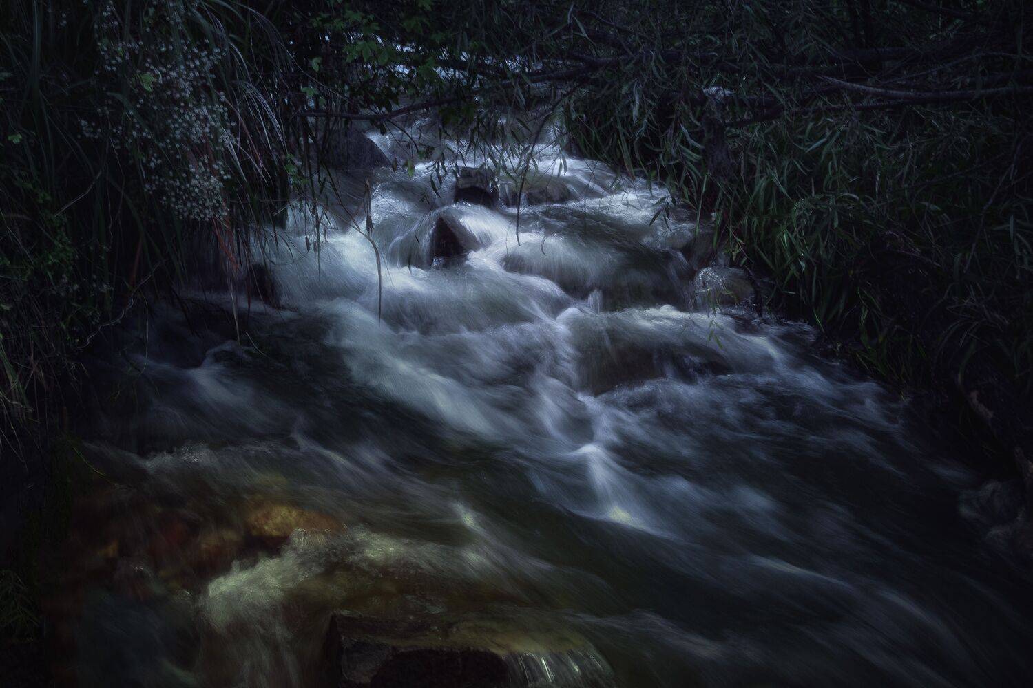 小溪流水, 吴 微雨墨烟鸿